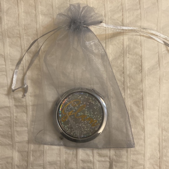 Mirror compact “Glam” New 2 3/4” sliver - Picture 4 of 4